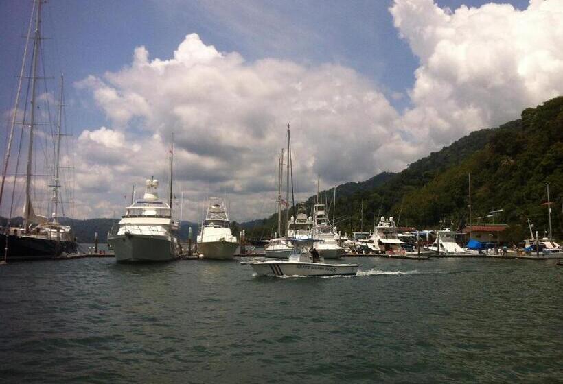 فندق Fish Hook Marina