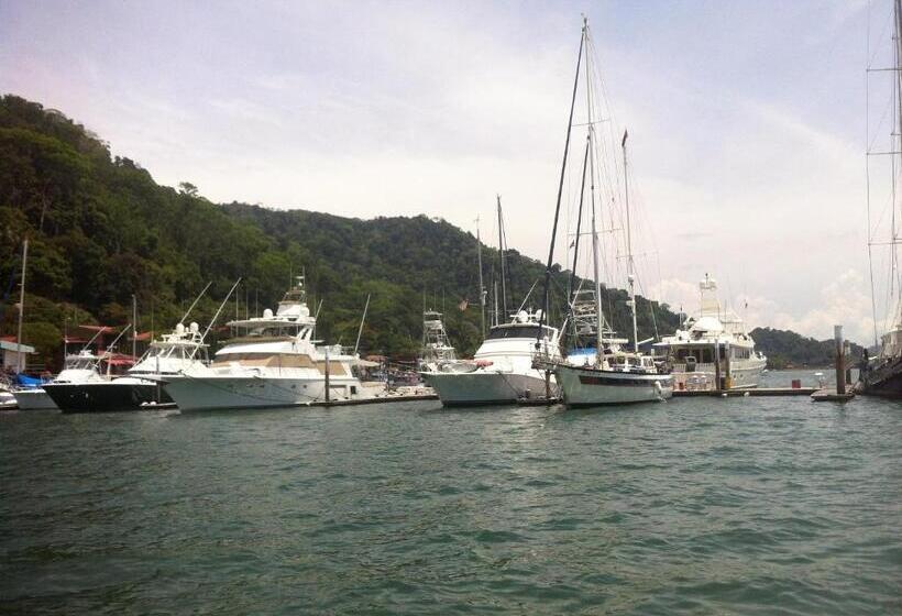 فندق Fish Hook Marina