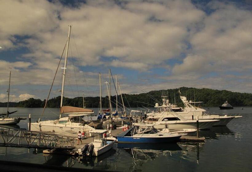 فندق Fish Hook Marina