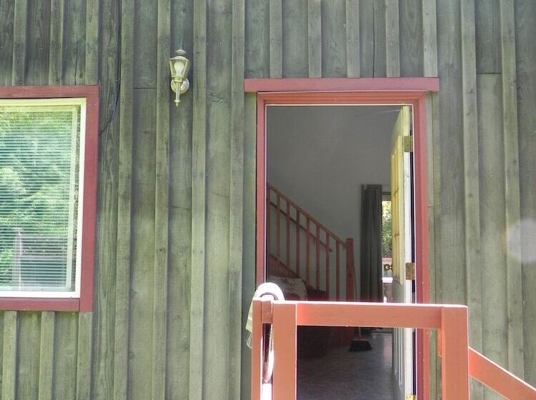 Отель Forest Echoes Cabins