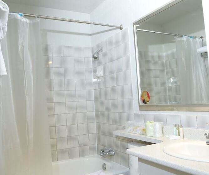 Отель Fraser Inn