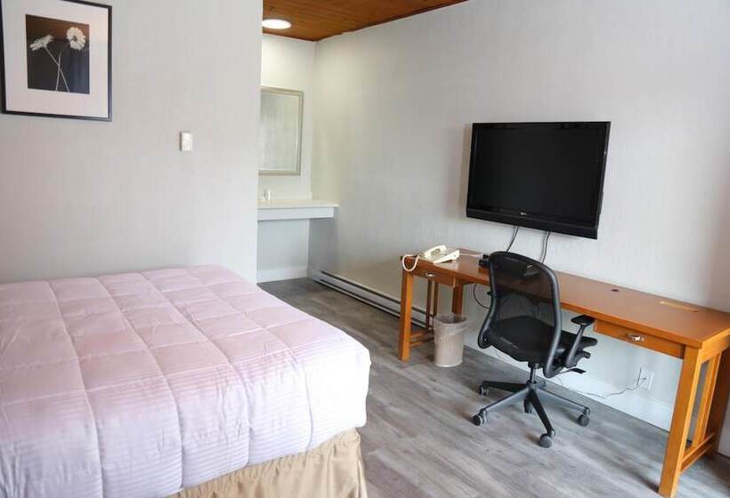 Отель Fraser Inn