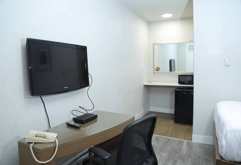 Отель Fraser Inn