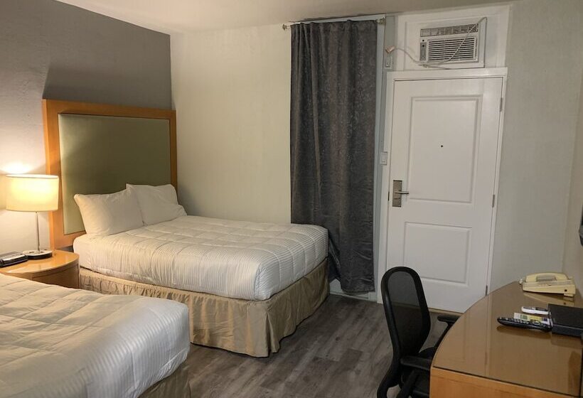 Отель Fraser Inn