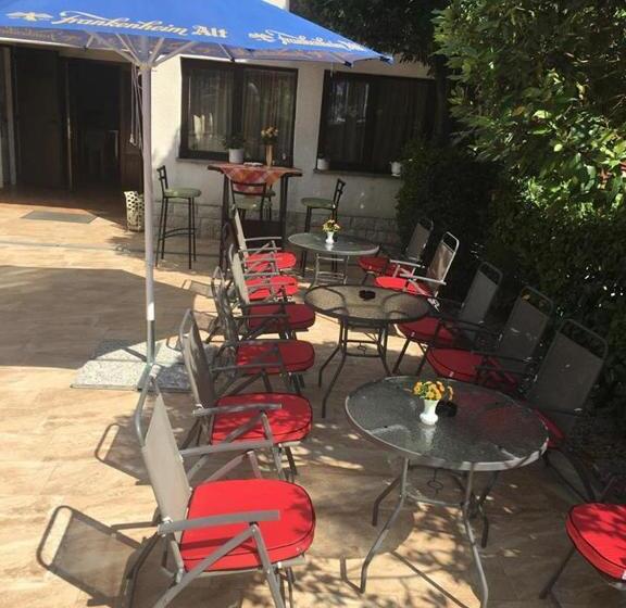 هتل Guesthouse Villa Manda