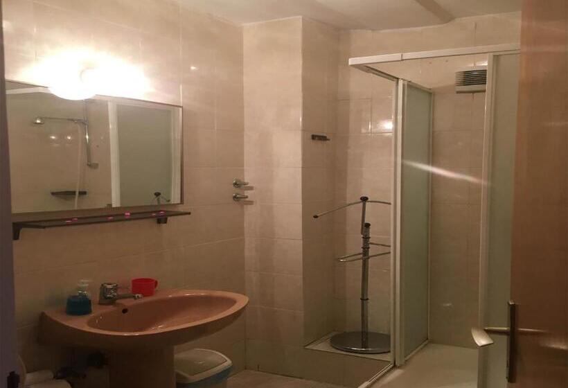 هتل Guesthouse Villa Manda