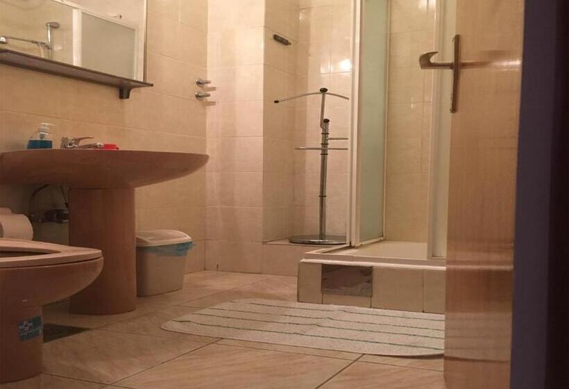 هتل Guesthouse Villa Manda