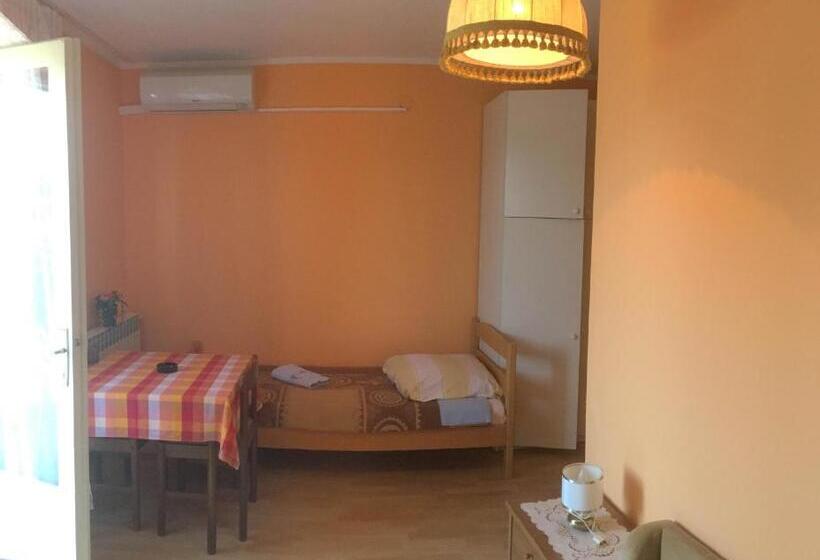 هتل Guesthouse Villa Manda