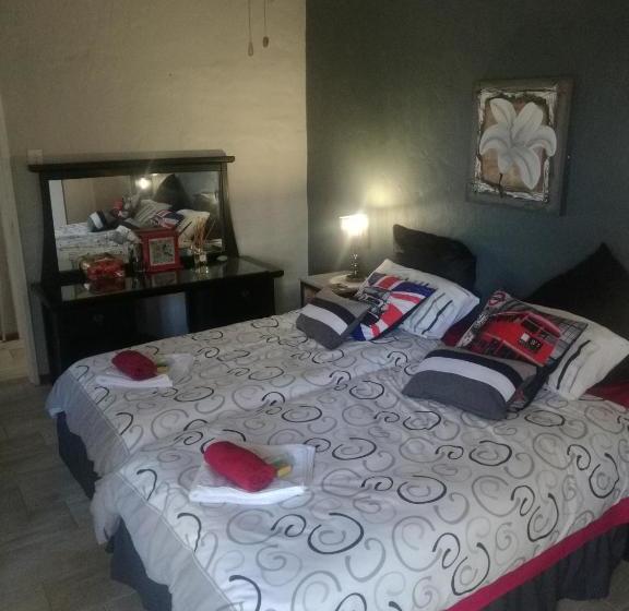 Отель Hillcrest Self-catering Holiday Apartment