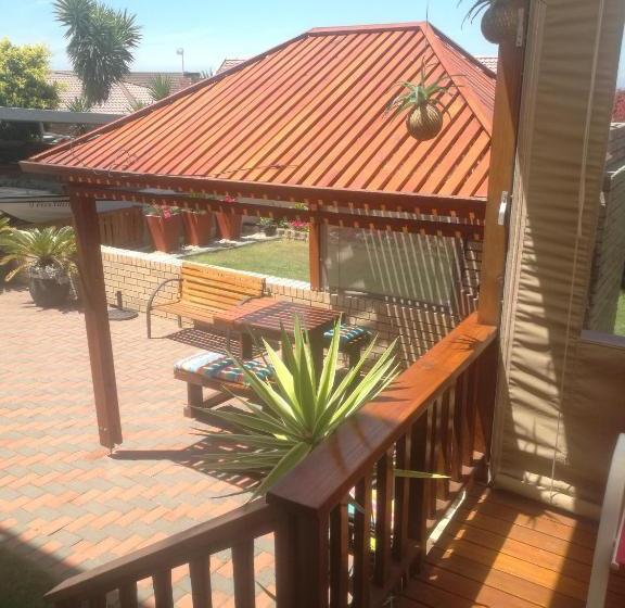 Отель Hillcrest Self-catering Holiday Apartment