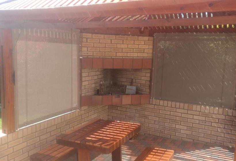 Отель Hillcrest Self-catering Holiday Apartment