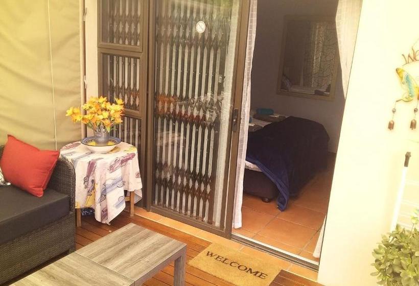 Отель Hillcrest Self-catering Holiday Apartment