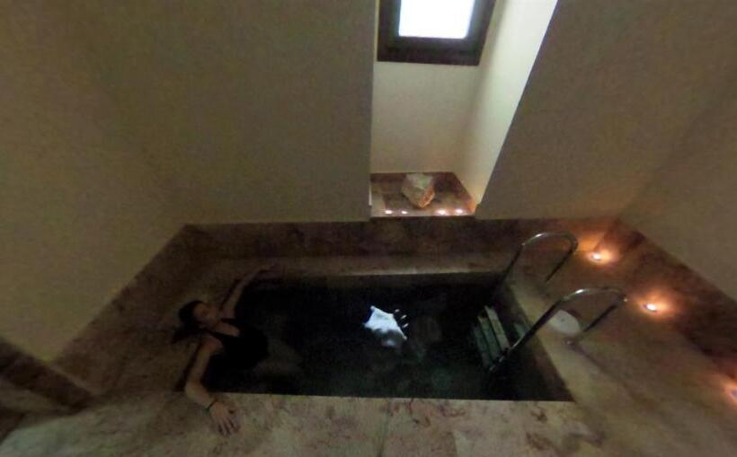 هتل Hostal Aquaforum