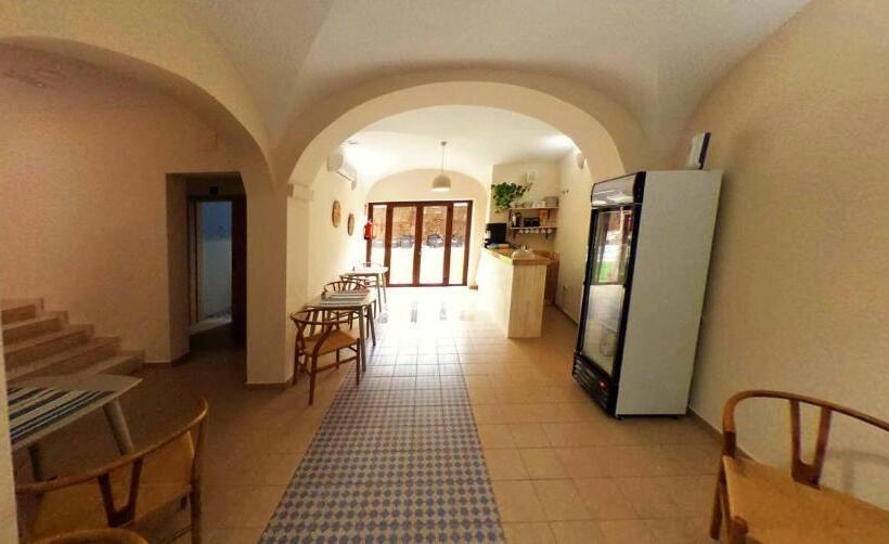 هتل Hostal Aquaforum