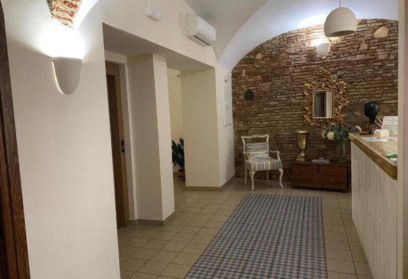 هتل Hostal Aquaforum