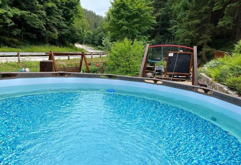 ホテル Hotýlek Pod Smrkem