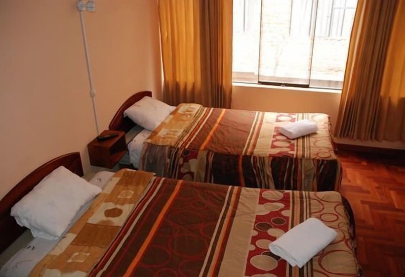 Отель Huchuy Wasi Hostel