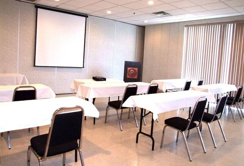 בית מלון כפרי Lakeland Inn