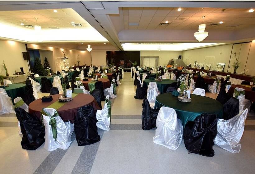 בית מלון כפרי Lakeland Inn