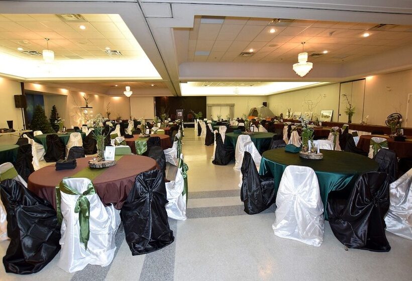 בית מלון כפרי Lakeland Inn