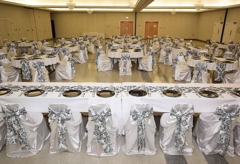 בית מלון כפרי Lakeland Inn