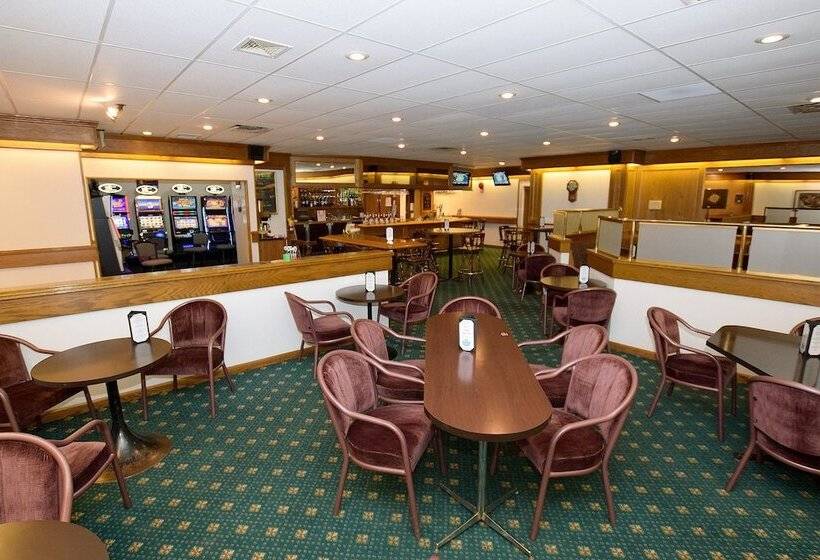 בית מלון כפרי Lakeland Inn