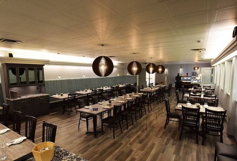 בית מלון כפרי Lakeland Inn