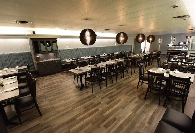 בית מלון כפרי Lakeland Inn