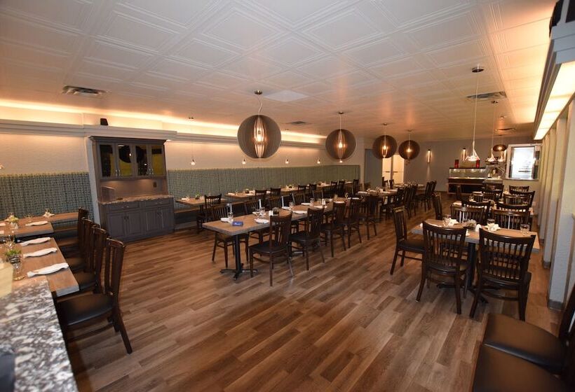 فندق Lakeland Inn