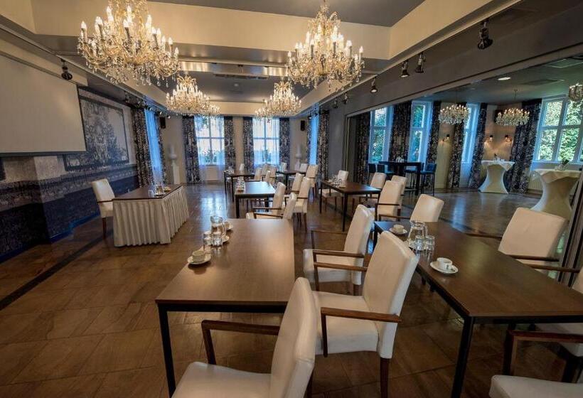 Отель Landgoed Huize Bergen Den Bosch  Vught