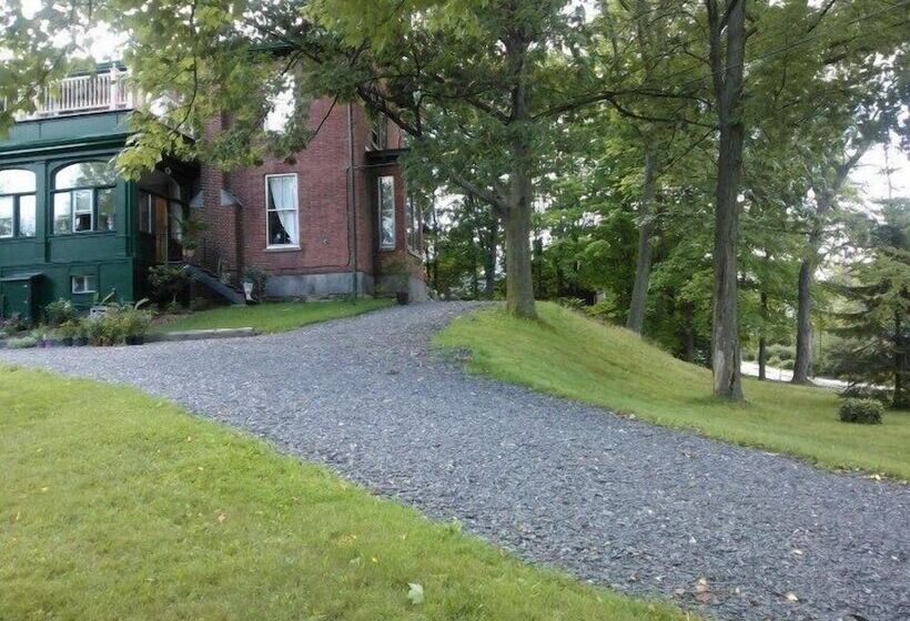 فندق île De Garde B&b