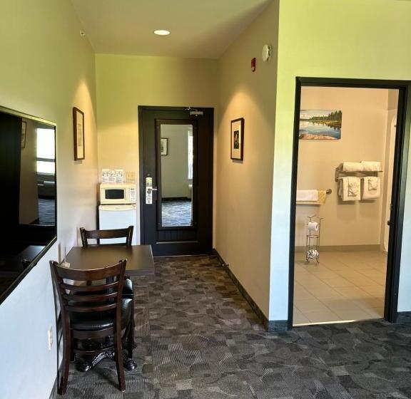 فندق Midland Inn & Suites