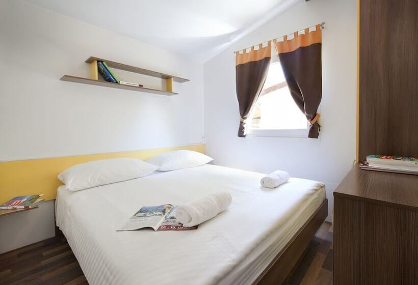 ホテル Mobile Homes