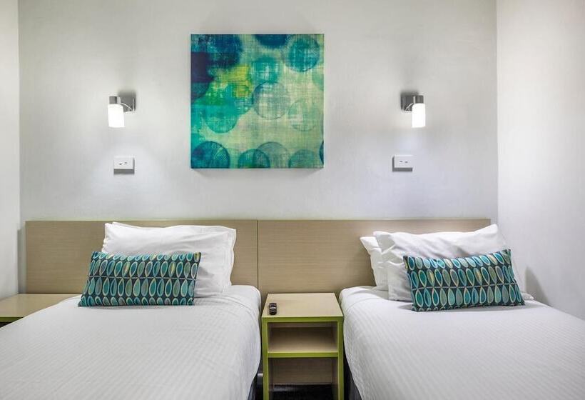 هتل Nightcap At Skyways