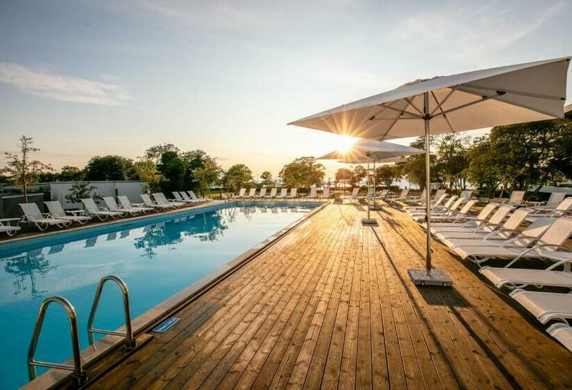 בית מלון כפרי Novi Resort