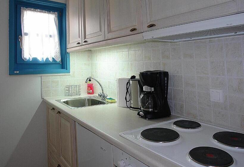 Отель Portadelmare Deluxe Suites