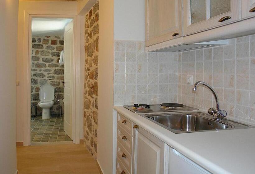 Отель Portadelmare Deluxe Suites