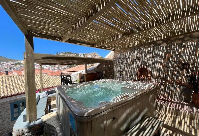 Отель Portadelmare Deluxe Suites