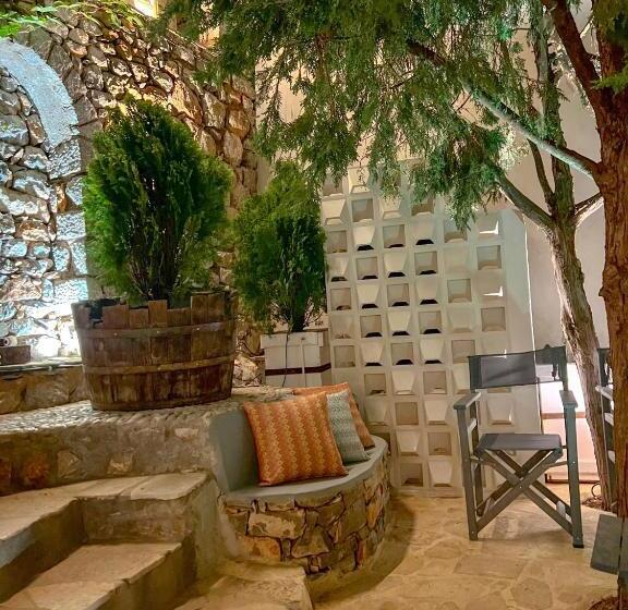 Отель Portadelmare Deluxe Suites