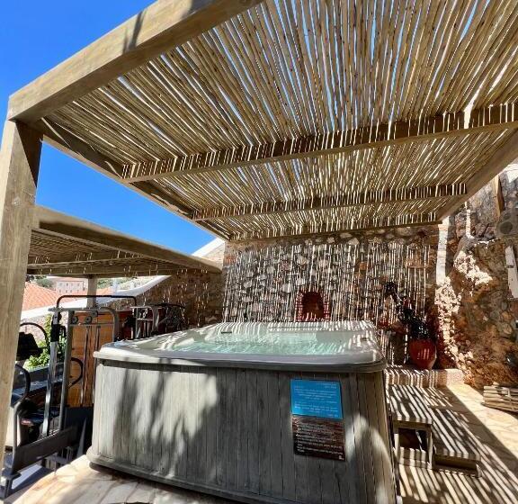 Отель Portadelmare Deluxe Suites