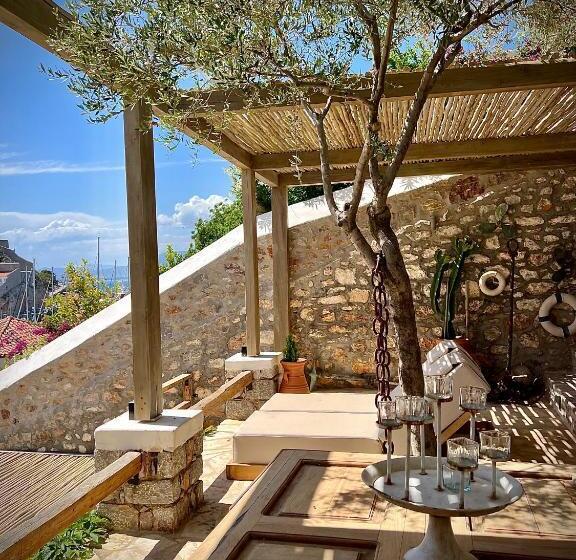 Отель Portadelmare Deluxe Suites