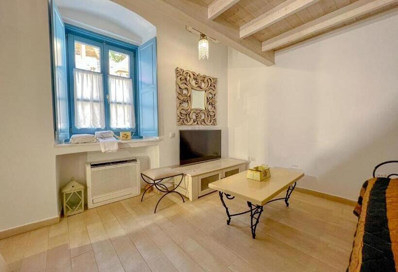 Отель Portadelmare Deluxe Suites