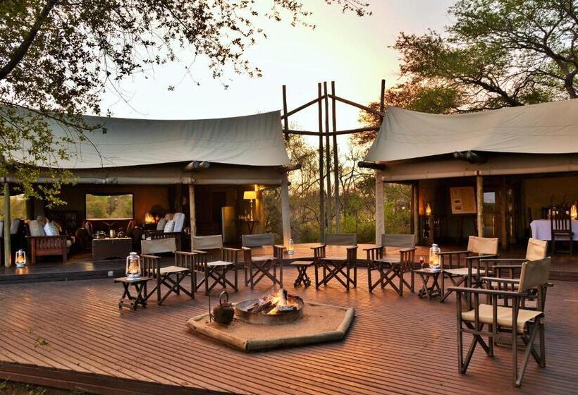 בית מלון כפרי Rhino Walking Safaris