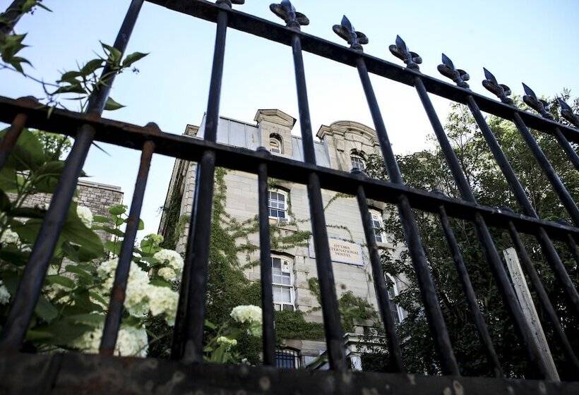 فندق Saintlo Ottawa Jail Hostel