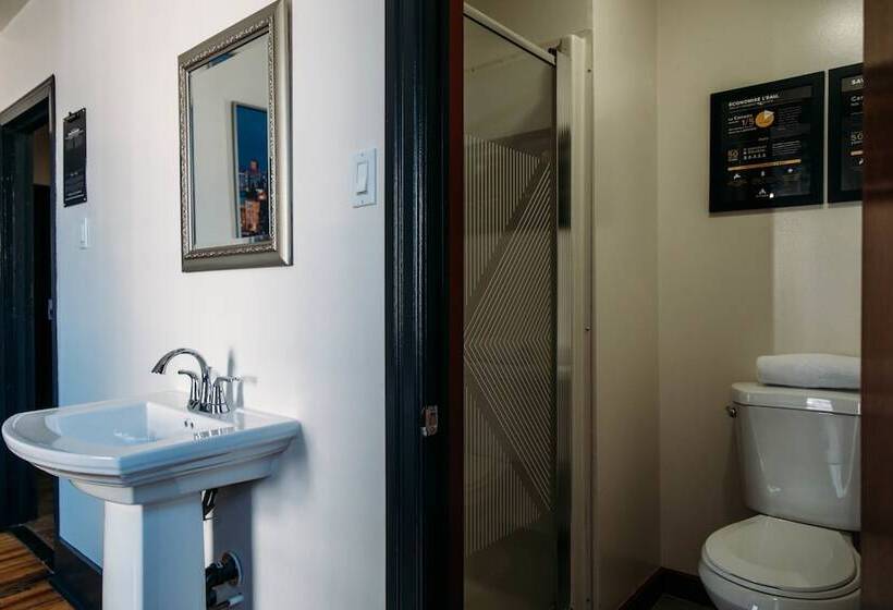 فندق Saintlo Ottawa Jail Hostel