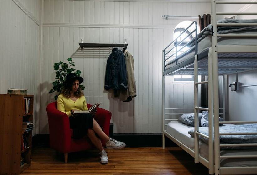 فندق Saintlo Ottawa Jail Hostel