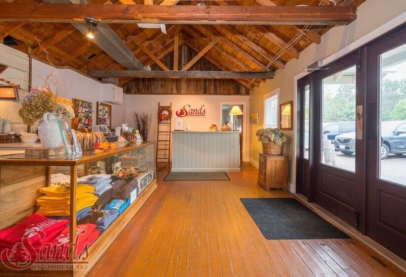 ホテル Sands On Golden Lake