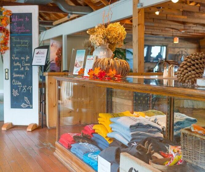 ホテル Sands On Golden Lake