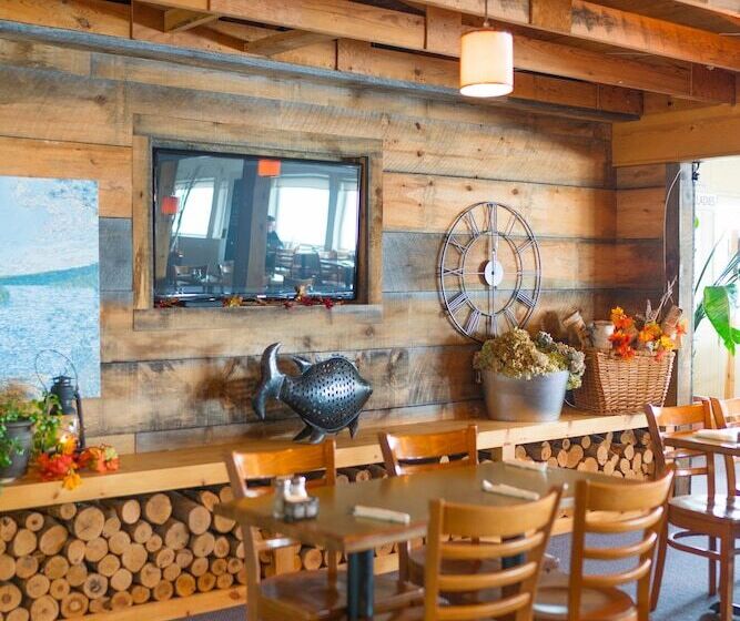 ホテル Sands On Golden Lake