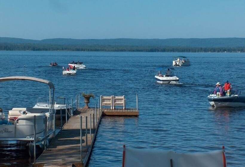 ホテル Sands On Golden Lake